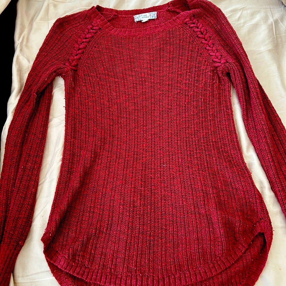 Woman’s pink republic Medium sweater